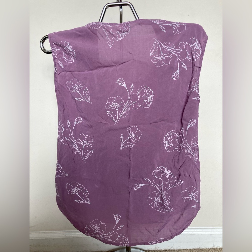 Violet Floral V-Neck Shell Top - Picture 2 of 5